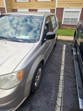 Gold 2013 Dodge Grand Caravan SE