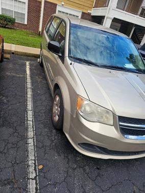 Gold 2013 Dodge Grand Caravan SE