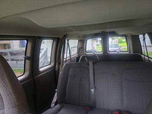 Beige 2007 Chevrolet Express 1500 Base