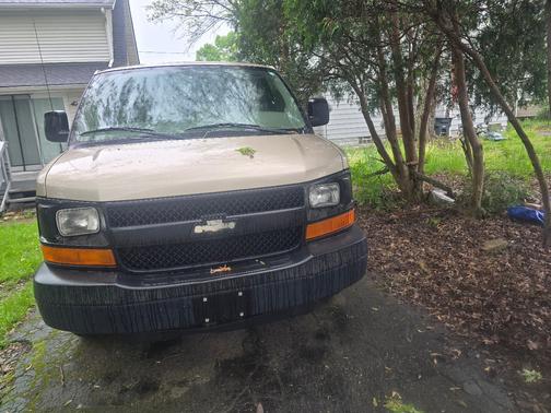 Beige 2007 Chevrolet Express 1500 Base
