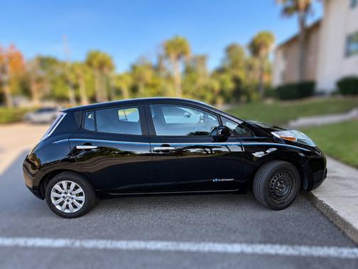 Black 2015 Nissan Leaf S