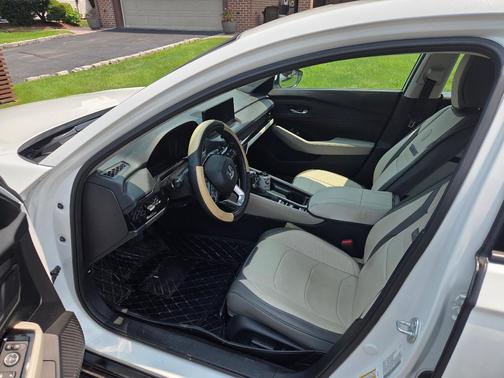 White 2023 Honda Accord Hybrid Touring