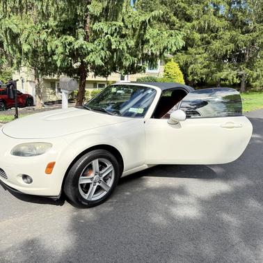 White 2006 Mazda MX-5 Miata Touring