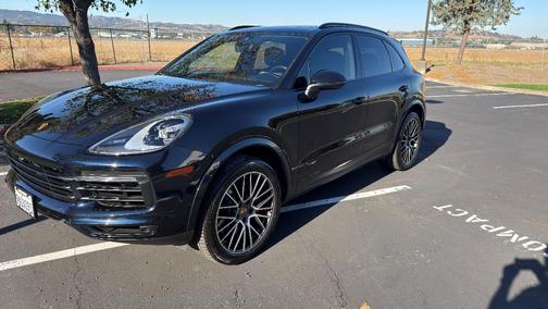 Blue 2023 Porsche Cayenne Cayenne Platinum Edition