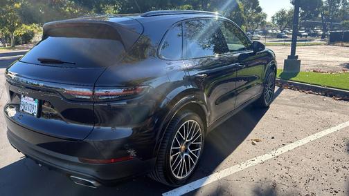 Blue 2023 Porsche Cayenne Cayenne Platinum Edition