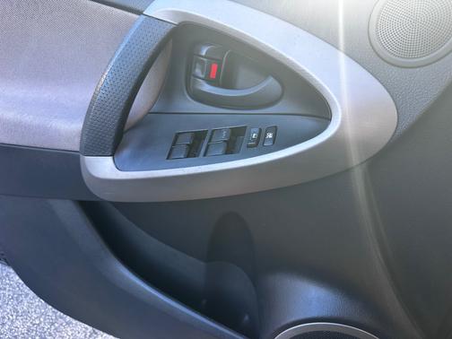 2006 Toyota RAV4 Base