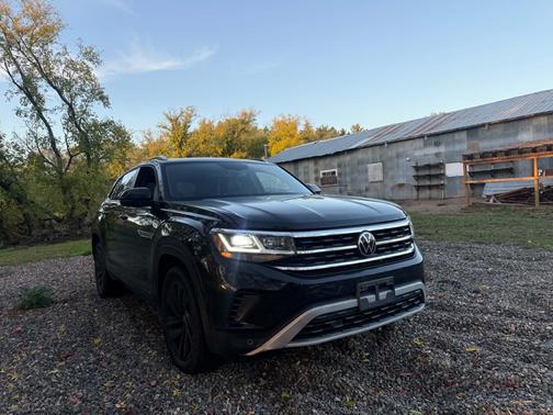 Black 2022 Volkswagen Atlas Cross Sport 3.6L V6 SE w/Technology