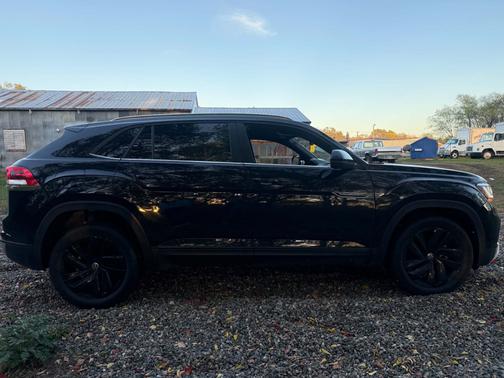 Black 2022 Volkswagen Atlas Cross Sport 3.6L V6 SE w/Technology