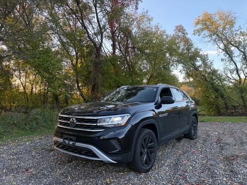 Black 2022 Volkswagen Atlas Cross Sport 3.6L V6 SE w/Technology