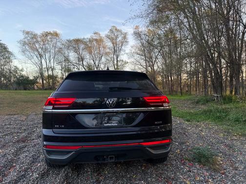 Black 2022 Volkswagen Atlas Cross Sport 3.6L V6 SE w/Technology