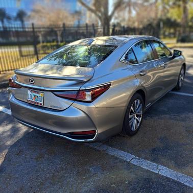 2020 Lexus ES 300h Base