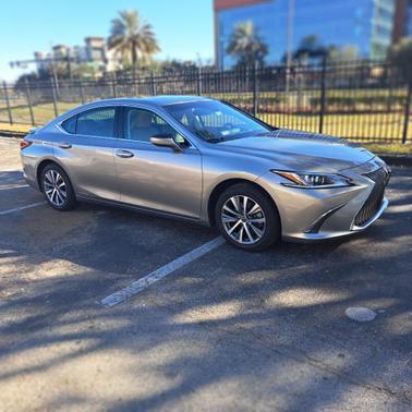 2020 Lexus ES 300h Base
