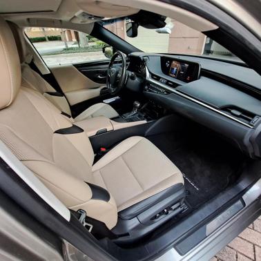 2020 Lexus ES 300h Base