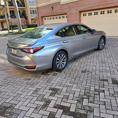 2020 Lexus ES 300h Base