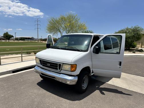 2007 Ford E350 Super Duty XLT Wagon