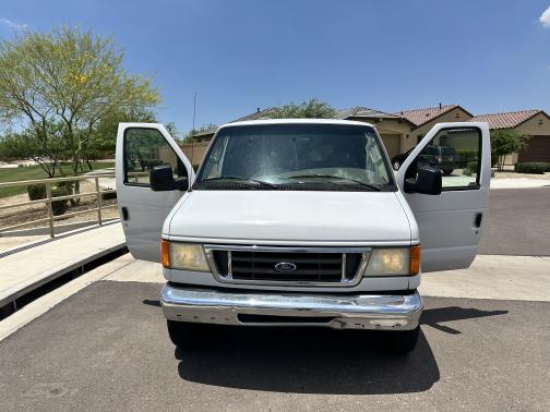 2007 Ford E350 Super Duty XLT Wagon
