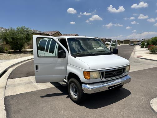 2007 Ford E350 Super Duty XLT Wagon