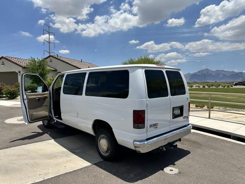 2007 Ford E350 Super Duty XLT Wagon