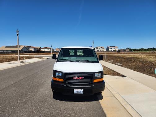 White 2009 GMC Savana 1500 Cargo