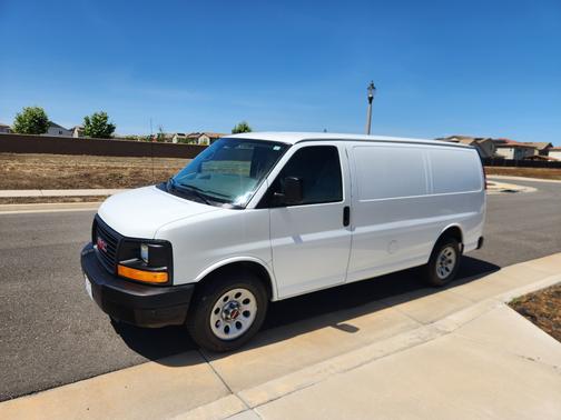 White 2009 GMC Savana 1500 Cargo