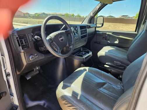 White 2009 GMC Savana 1500 Cargo