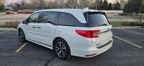White 2019 Honda Odyssey Elite