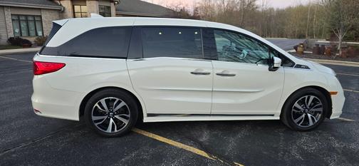 White 2019 Honda Odyssey Elite