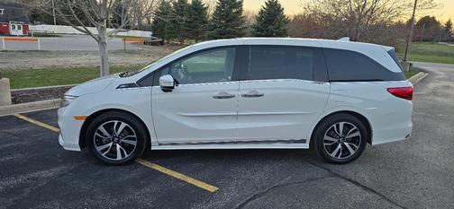 White 2019 Honda Odyssey Elite