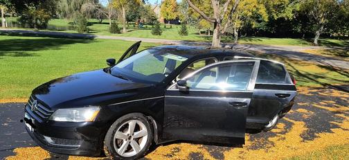 Black 2013 Volkswagen Passat 2.5 SE