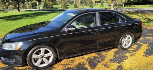 Black 2013 Volkswagen Passat 2.5 SE
