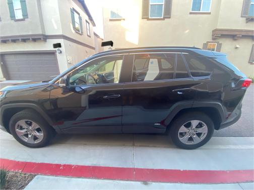 2025 Toyota RAV4 Hybrid XLE