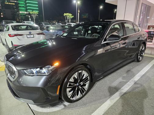 Gray 2025 BMW 530 i