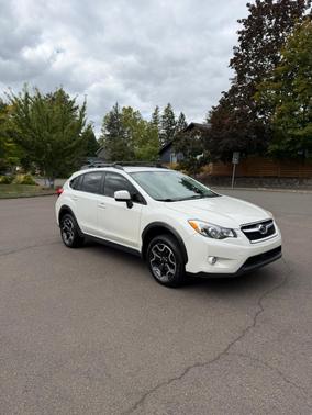 White 2014 Subaru XV Crosstrek 2.0i Limited