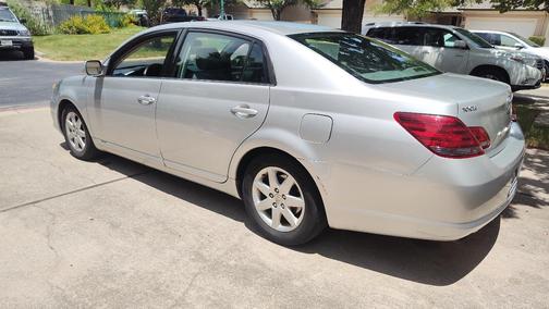 Silver 2008 Toyota Avalon XL
