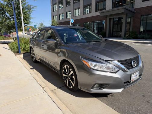 Gray 2016 Nissan Altima 3.5 SR