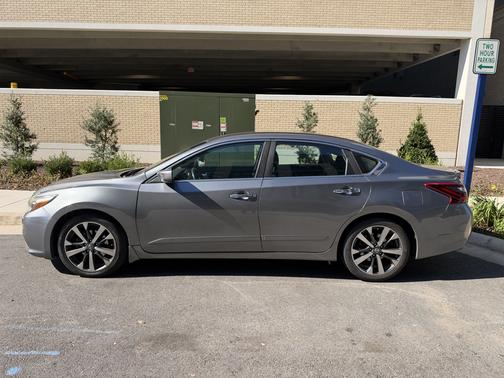 Gray 2016 Nissan Altima 3.5 SR