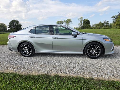2021 Toyota Camry Hybrid XLE