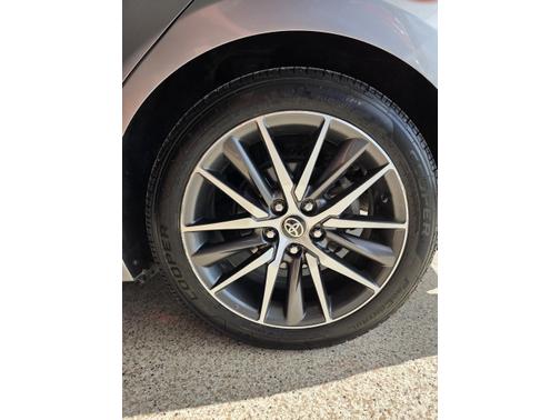 2021 Toyota Camry Hybrid XLE
