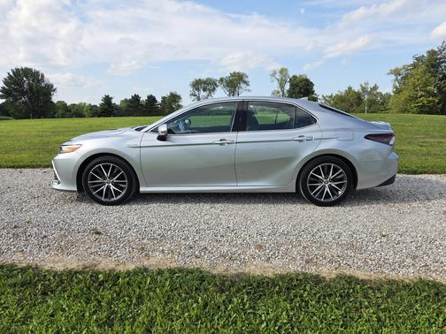 2021 Toyota Camry Hybrid XLE
