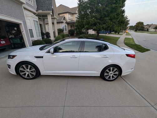 White 2012 Kia Optima SX