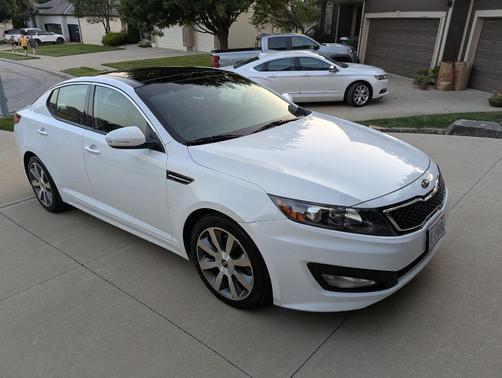 White 2012 Kia Optima SX