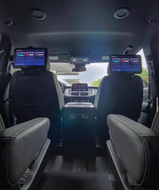 Black 2024 GMC Yukon XL SLT
