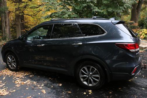 2017 Hyundai SANTA FE SE