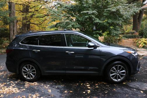 2017 Hyundai SANTA FE SE