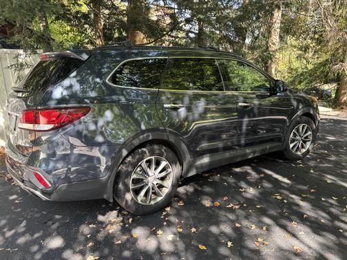 2017 Hyundai SANTA FE SE