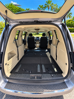 Gray 2018 Dodge Grand Caravan SXT