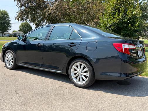 Black 2014 Toyota Camry Hybrid XLE