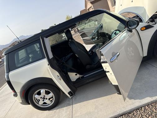 Beige 2008 MINI Cooper Clubman Base