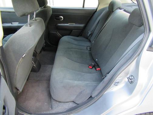 2011 Nissan Versa 1.8 S