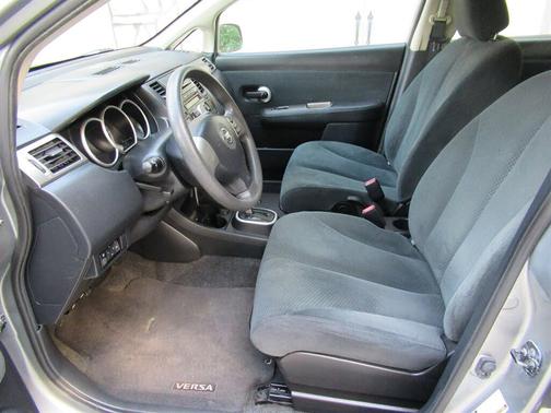 2011 Nissan Versa 1.8 S